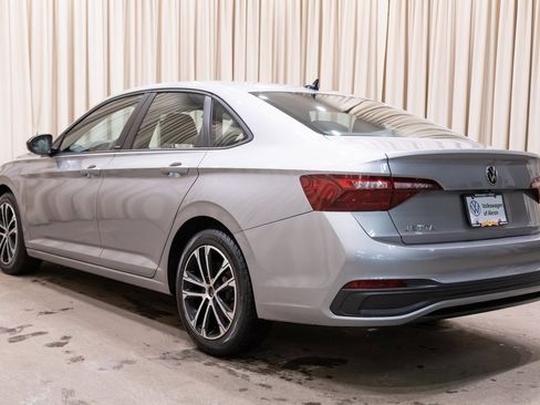 Used 2024 Volkswagen Jetta Sport image 5