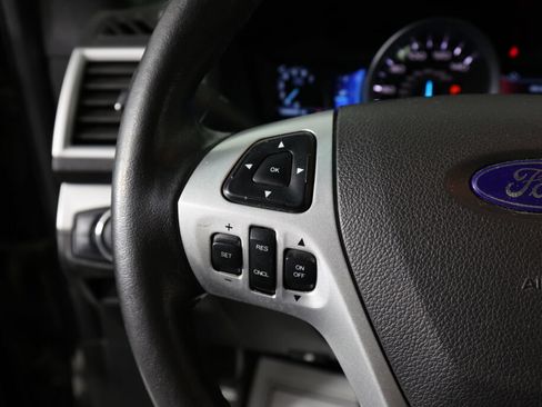 Used 2015 Ford Explorer XLT w/ Equipment Group 202B AWD/4WD image 31