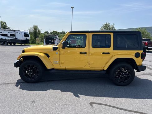 Used 2021 Jeep Wrangler Unlimited Sahara w/ Dual Top Group AWD/4WD image 4
