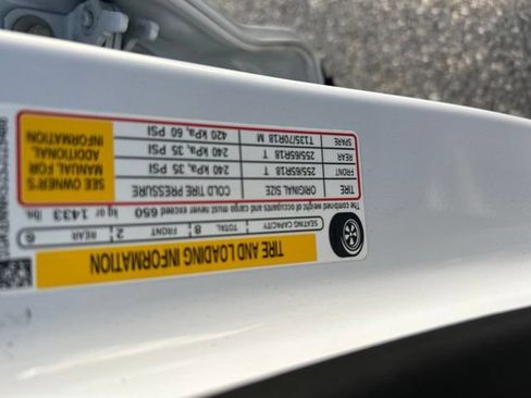 Used 2025 GMC Acadia Elevation AWD/4WD image 37