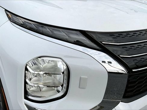 Used 2023 Mitsubishi Outlander SE AWD/4WD image 34