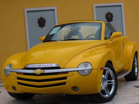 Used 2004 Chevrolet SSR w/ Preferred Equipment Group image 4
