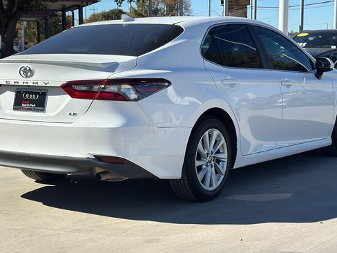 Used 2021 Toyota Camry LE image 3