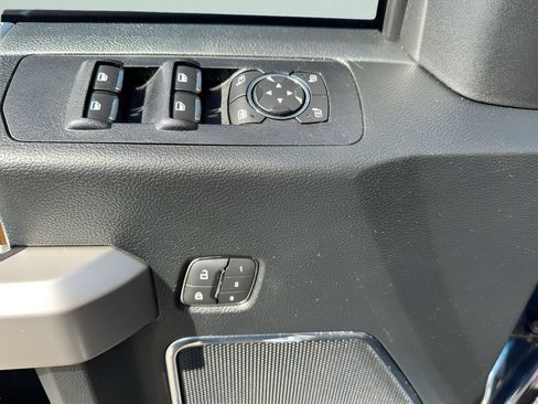 Used 2019 Ford F150 Lariat w/ Equipment Group 502A Luxury AWD/4WD image 12