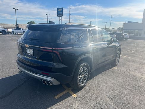 Used 2025 Chevrolet Traverse LT AWD/4WD image 4