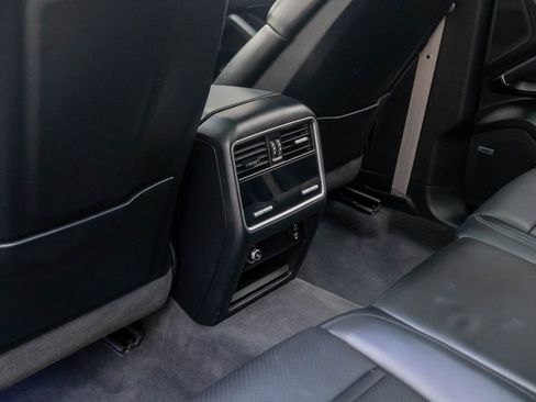 Used 2022 Porsche Cayenne Platinum Edition image 16