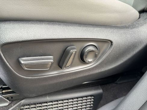 Used 2024 Toyota Sienna XLE FWD image 22