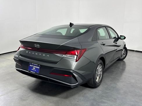 Certified 2025 Hyundai Elantra SE image 5