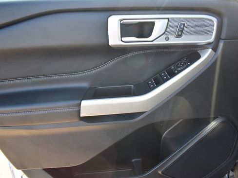 Used 2023 Ford Explorer Limited image 11
