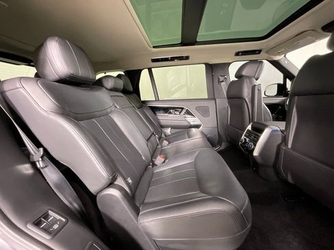 Used 2025 Land Rover Range Rover Long Wheelbase SE image 23