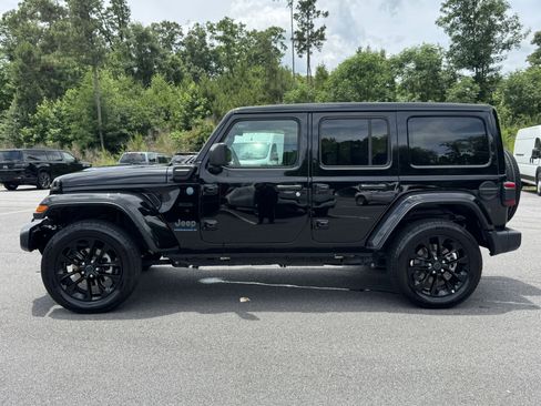 Used 2025 Jeep Wrangler Unlimited Sahara w/ Safety Group AWD/4WD image 8