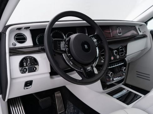 Used 2023 Rolls-Royce Phantom Sedan RWD image 15