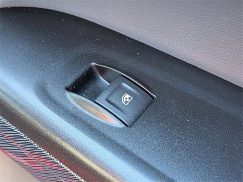 Used 2022 Chevrolet Colorado Z71 w/ Safety Package image 35