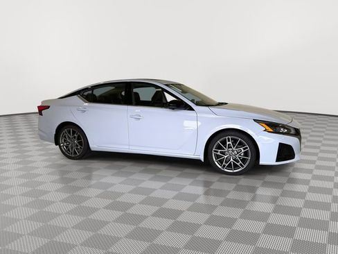 Certified 2024 Nissan Altima 2.0 SR image 13