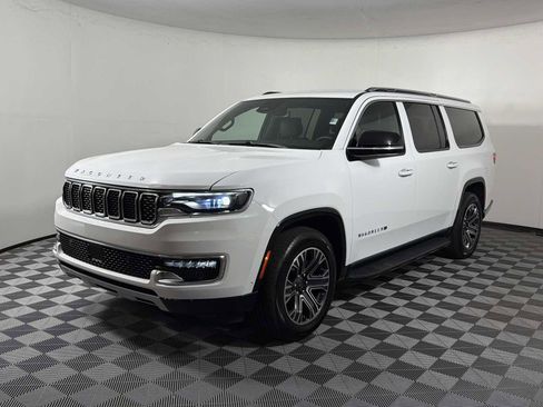 Used 2023 Jeep Wagoneer L Series II AWD/4WD image 3
