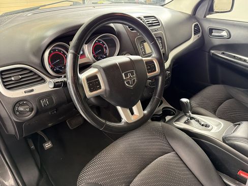 Used 2017 Dodge Journey SXT w/ Chrome Appearance Group FWD image 4