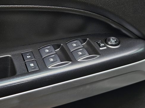 Used 2019 Chevrolet Colorado ZR2 w/ ZR2 Midnight Special Edition AWD/4WD image 10