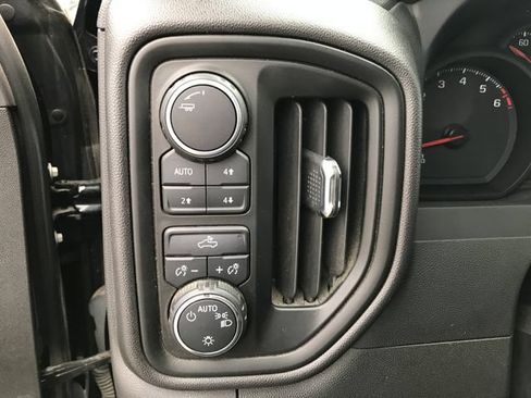 Used 2022 Chevrolet Silverado 1500 Custom Trail Boss w/ Midnight Edition AWD/4WD image 9