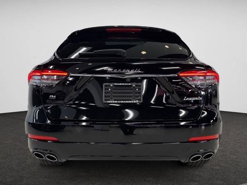 Used 2021 Maserati Levante image 11