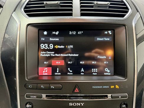 Used 2018 Ford Explorer Platinum image 18