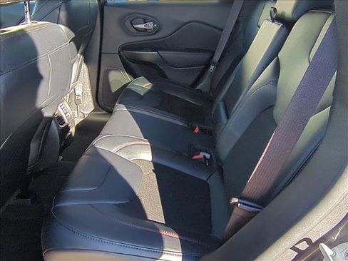 Used 2022 Jeep Cherokee Trailhawk w/ Technology Group B image 18