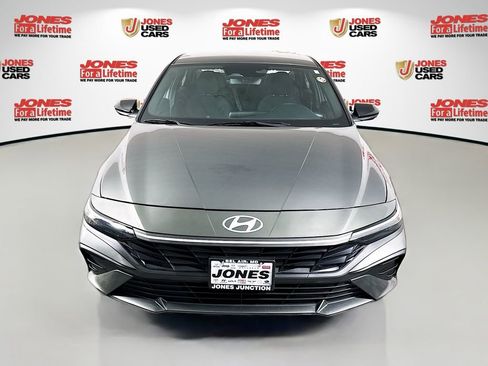 Used 2025 Hyundai Elantra Sport FWD image 11