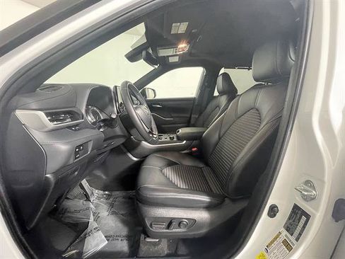 Used 2023 Toyota Highlander XSE AWD/4WD image 9