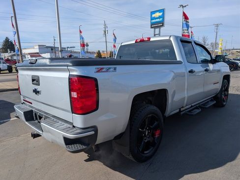Used 2017 Chevrolet Silverado 1500 LT w/ Redline Edition image 5