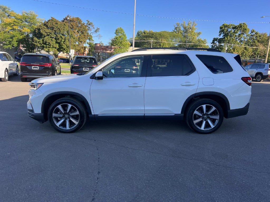 Used 2023 Honda Pilot Touring image 2