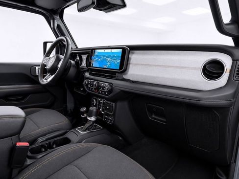 Used 2024 Jeep Wrangler Unlimited Sahara w/ Technology Group AWD/4WD image 16