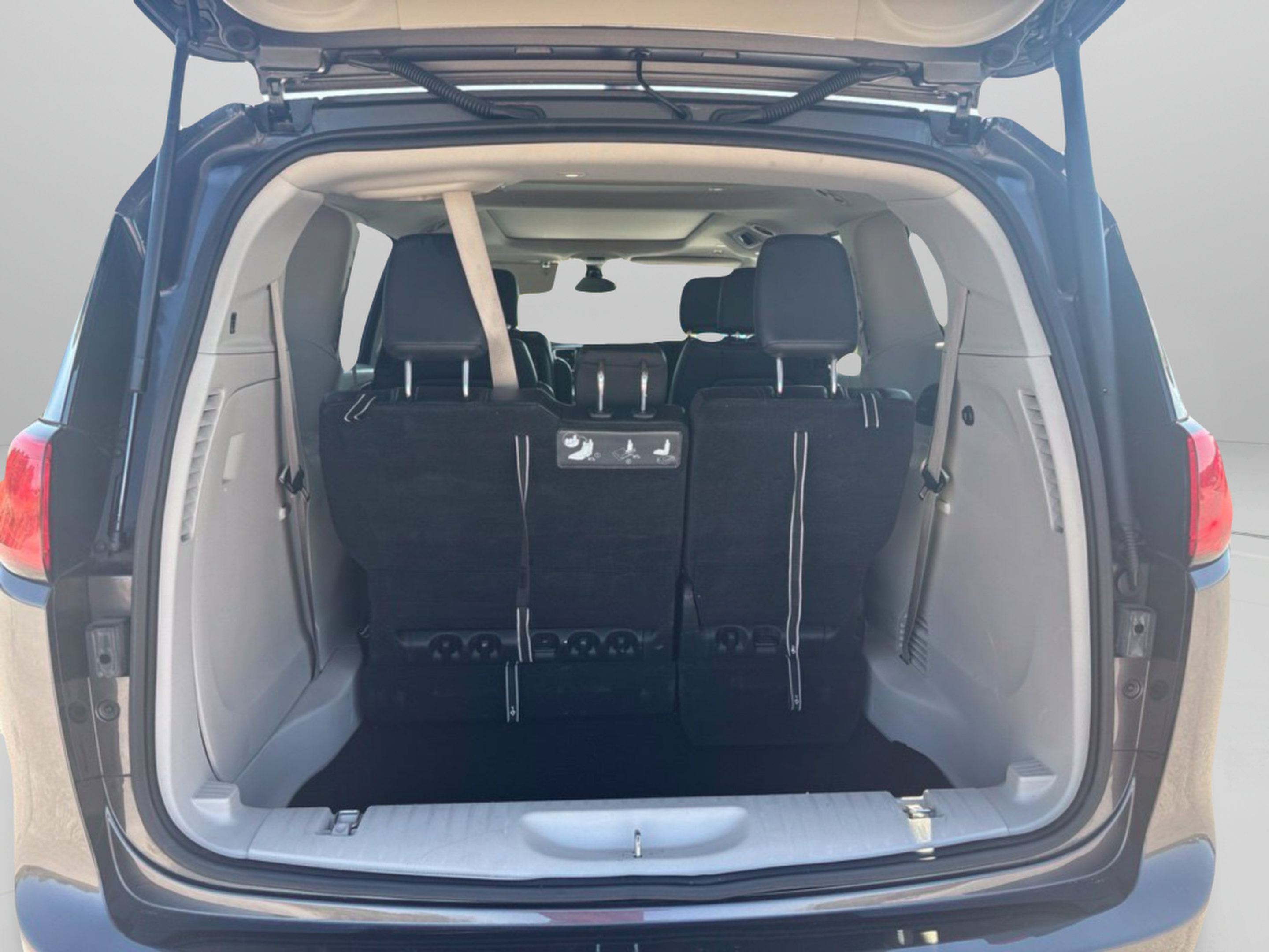 Used 2018 Chrysler Pacifica Touring-L Plus w/ Tire & Wheel Group FWD image 8