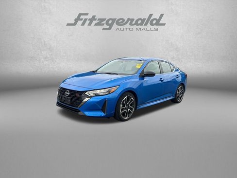 Used 2025 Nissan Sentra SR FWD image 3