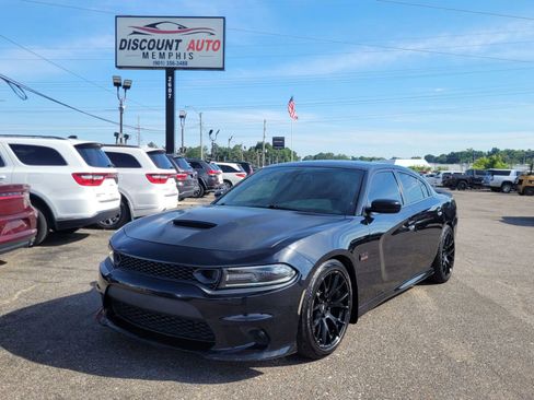 Used 2020 Dodge Charger R/T w/ Blacktop Package RWD image 2