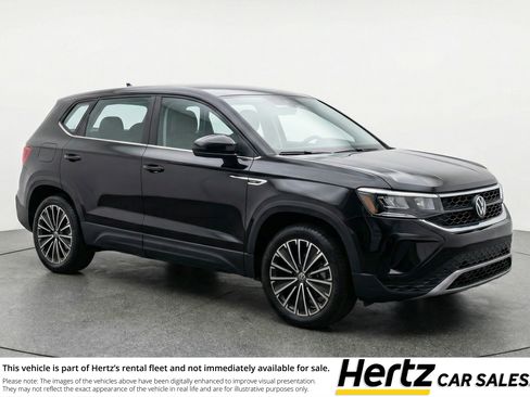 Used 2025 Volkswagen Taos SE image 1