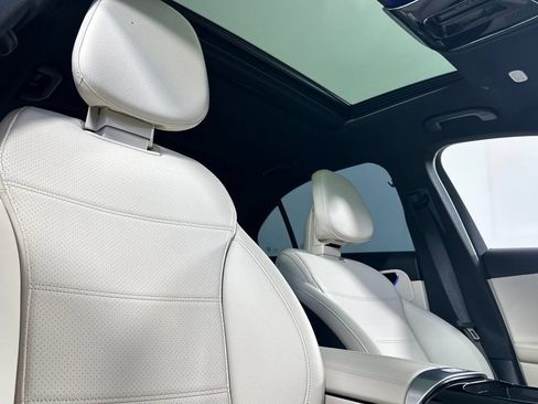 Certified 2025 Mercedes-Benz C 300 Sedan image 19