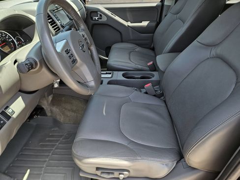 Used 2016 Nissan Frontier SL w/ Moonroof Package RWD image 13