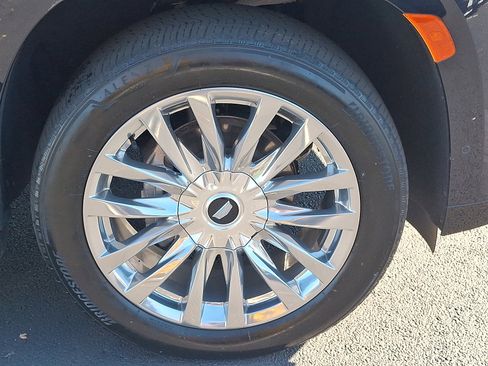 Used 2023 Cadillac Escalade ESV Premium Luxury image 9