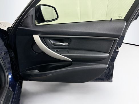 Used 2013 BMW 320i Sedan RWD image 30