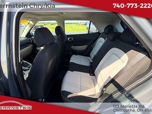 Used 2024 Hyundai Venue SEL FWD image 19
