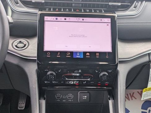 New 2025 Jeep Grand Cherokee Limited w/ Black Appearance Package image 15