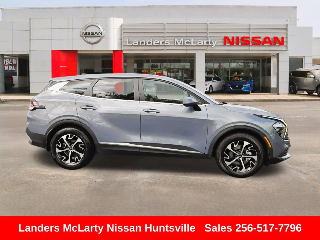Used 2023 Kia Sportage EX FWD image 2