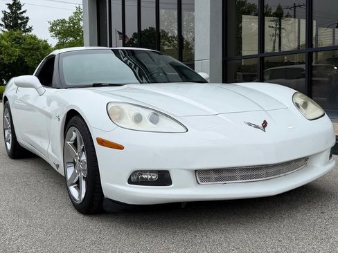 Used 2011 Chevrolet Corvette Coupe w/ 1LT RWD image 15