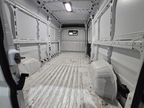 Used 2024 RAM ProMaster 2500 w/ Convenience Group image 4