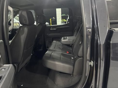 Used 2025 GMC Sierra 1500 SLT AWD/4WD image 31