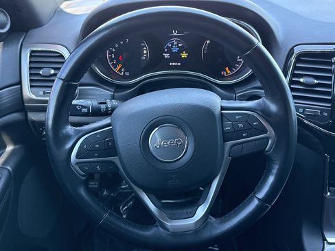 Used 2021 Jeep Grand Cherokee Laredo X image 17