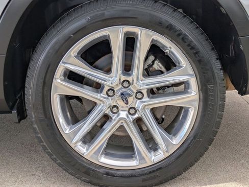 Used 2016 Ford Explorer XLT w/ Equipment Group 202A FWD image 10