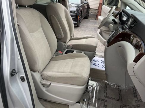 Used 2017 Nissan Quest SV image 19