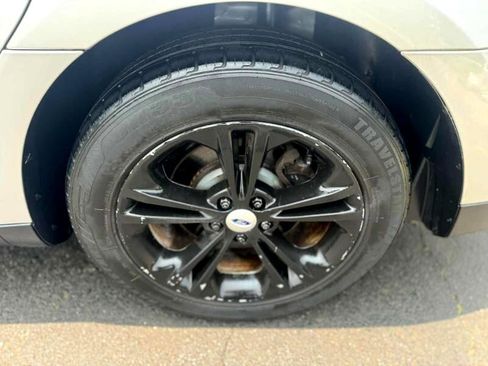 Used 2016 Ford Taurus SEL image 23