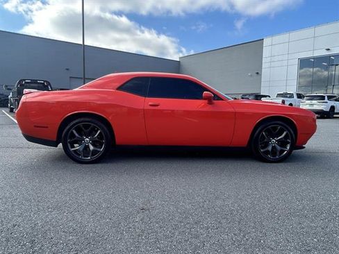 Used 2019 Dodge Challenger SXT w/ Plus Package image 4