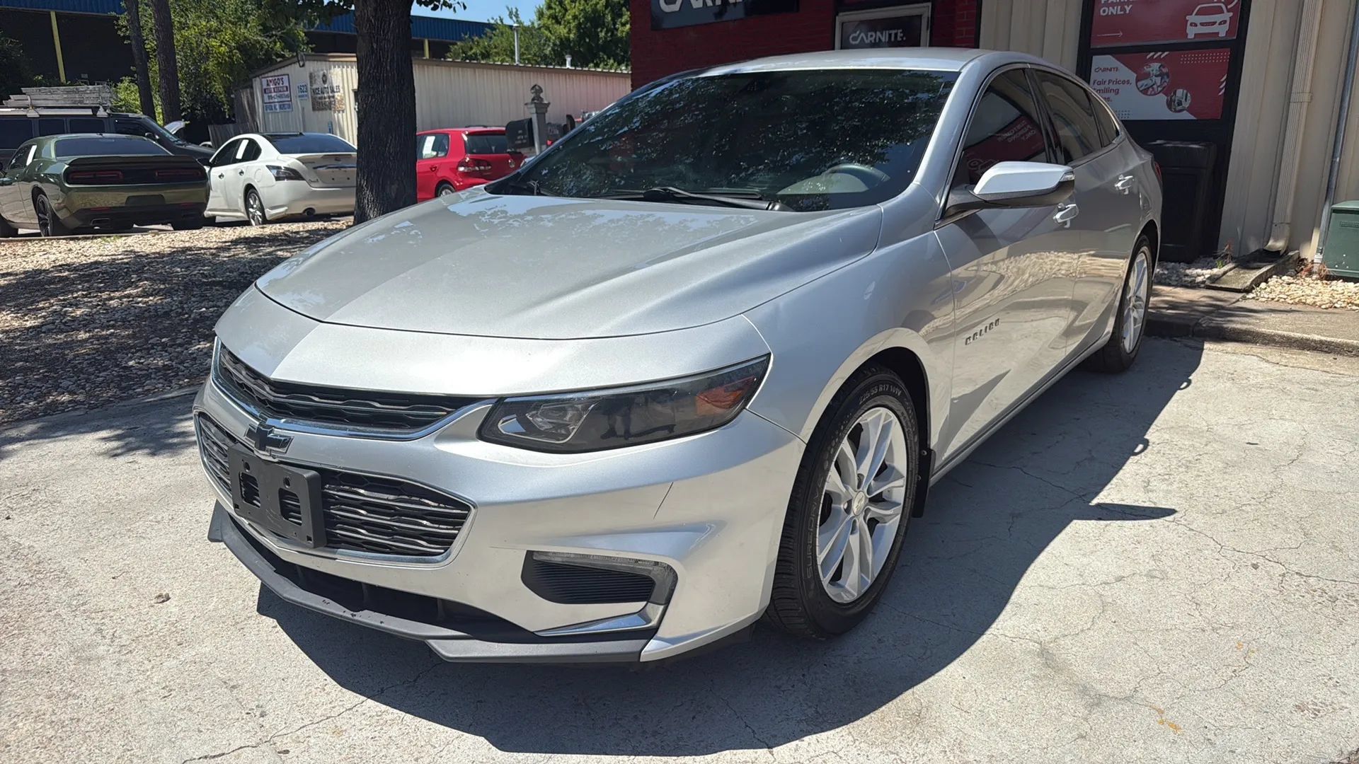 Used 2017 Chevrolet Malibu LT FWD image 1